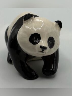 Vintage Beswick England Curious Baby Panda Bear Porcelain Figurine Marked 2.5”
